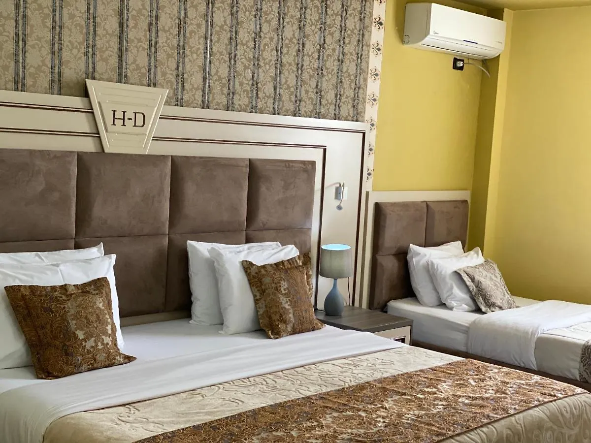 טיראנה Hotel Deluxe 4*,  אלבניה